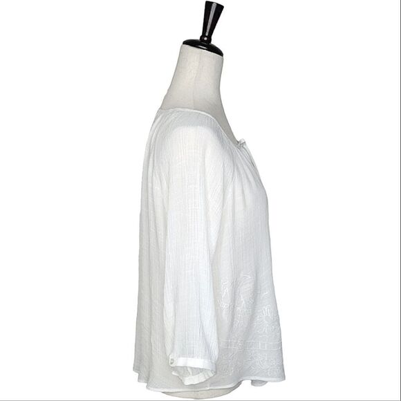 by & by White Textured Floral Embroidered 3/4 Sleeve Cover-up Blouse Size M - Picture 3 of 9